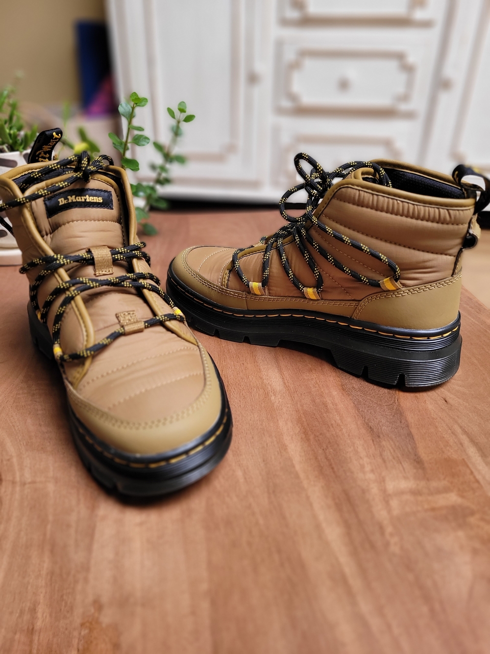 NWOT Dr. Martens Combs Hiking Boots - Women - Picture 6 of 9